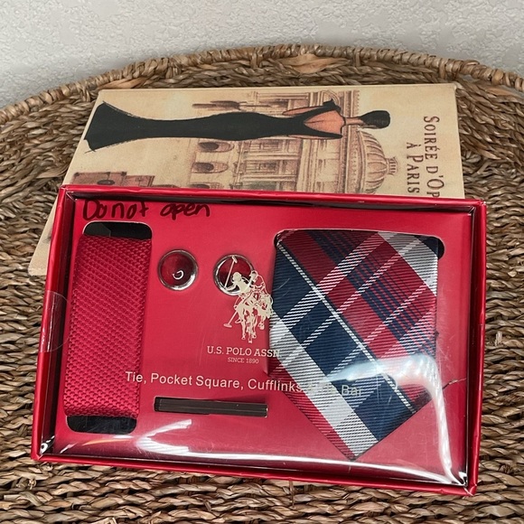 US POLO ASSN 4 piece,Tye, pocket Square, cufflinks,tie tack, plaid,trendy red - Picture 1 of 5